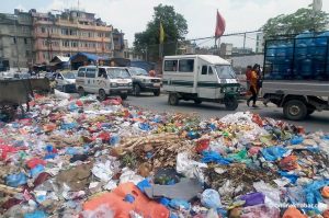 Kathmandu resumes waste disposal after a week