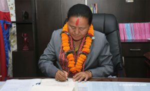 President appoints Tumbahamphe minister, swears her in