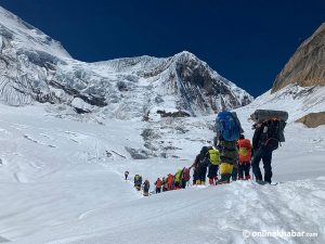 Season’s first ascent of eight-thousander in Nepal: Bahraini prince’s team climbs Manaslu