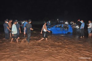 Dang: 4 killed as flooded river washes away a car