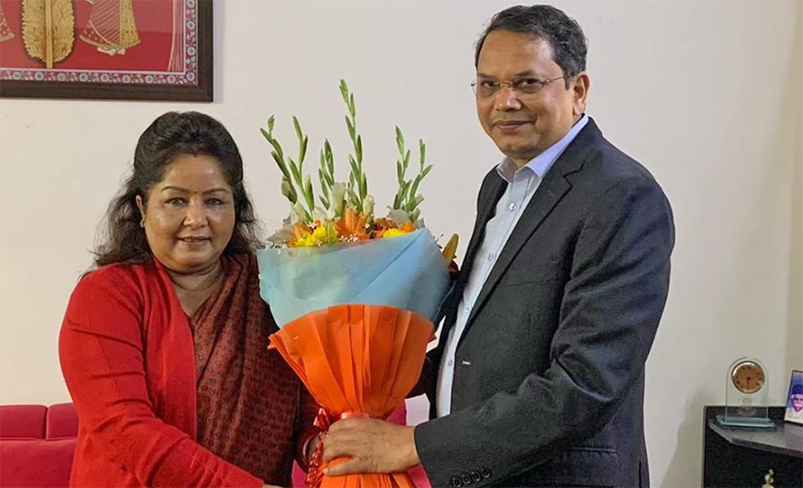 Prime Minister Sher Bahadur Deuba's wife Arzu Rana Deuba meets Indian Bharatiya Janata Party (BJP)'s Foreign Affairs Department chief Vijay Chauthaiwale, in New Delhi, on Sunday, January 2, 2022. Photo: https://twitter.com/vijai63