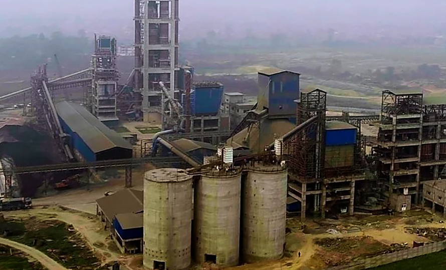 File: A cement production plant