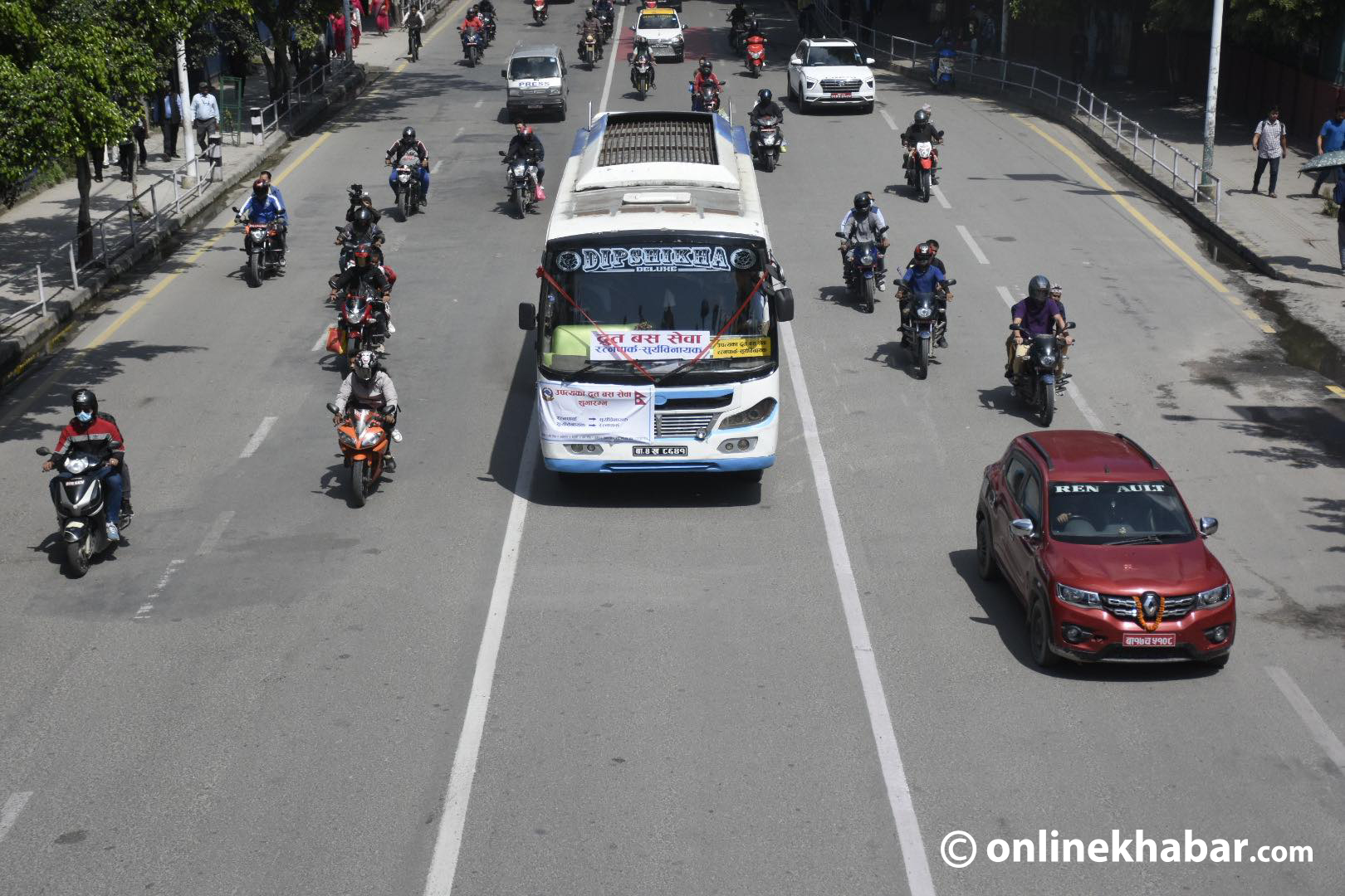 Express bus service inaugurated with separate lanes and rules to promote public vehicle travel