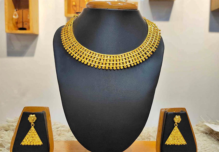 Gold price drops by Rs 1,000