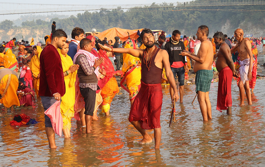 ‘Bhoot Mela’ held at Kamala River