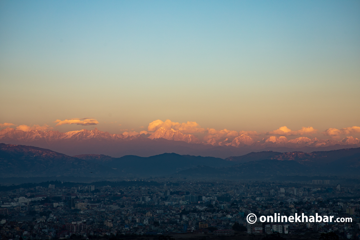 Clear skies over Kathmandu unveil majestic himalayan peaks (Photos)