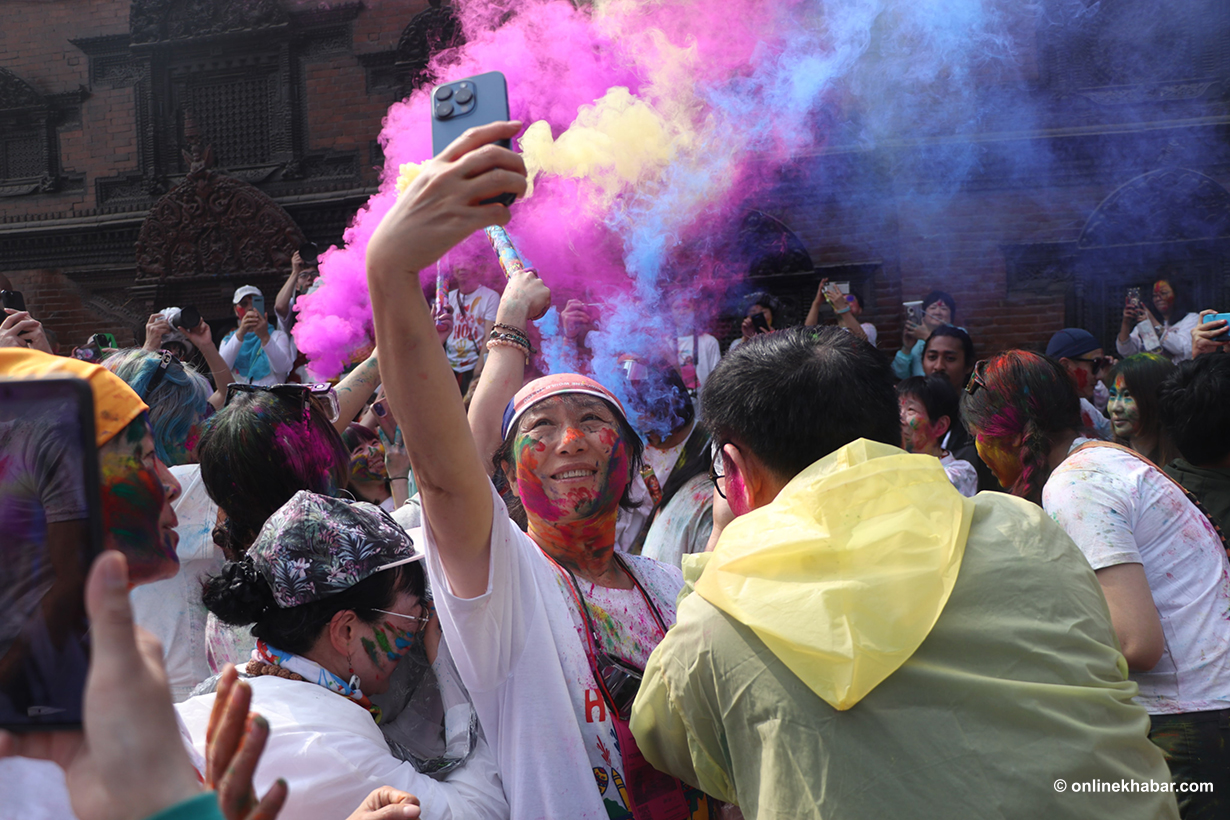 Let’s play Holi (Photo Feature)